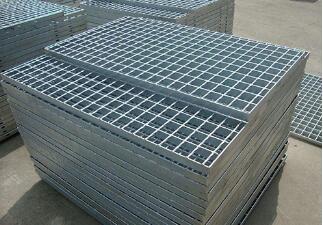 格柵板作為基坑防護使用主要要經歷哪些工序